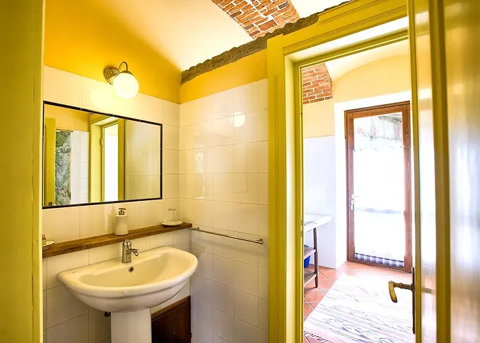 Cascina Moncrava Bed and breakfast 3*